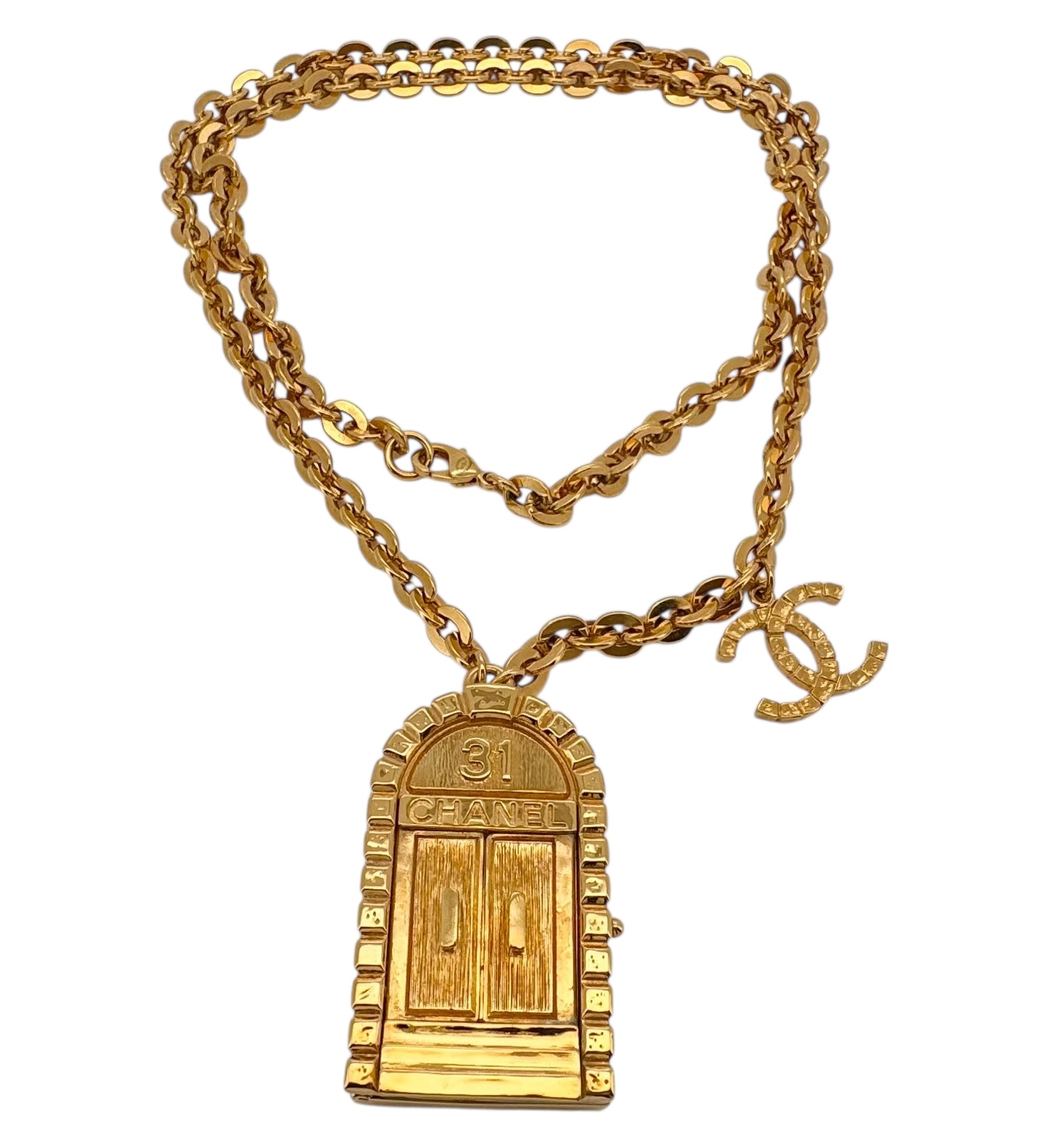 The chain comes with the dust bag. CHANEL Pre-Owned 2022 Pre-Fall 31 Rue Cambon Door necklace